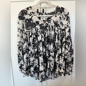 Black and White Chelsea and Theodore fit/flare blouse with bell cuffed sleeves.